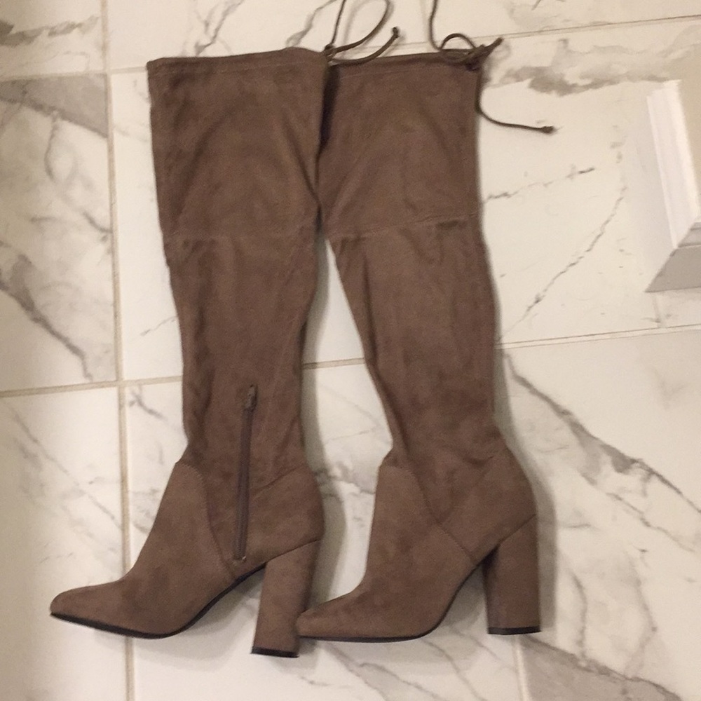 NWOT Daryl robin tan knee high boots